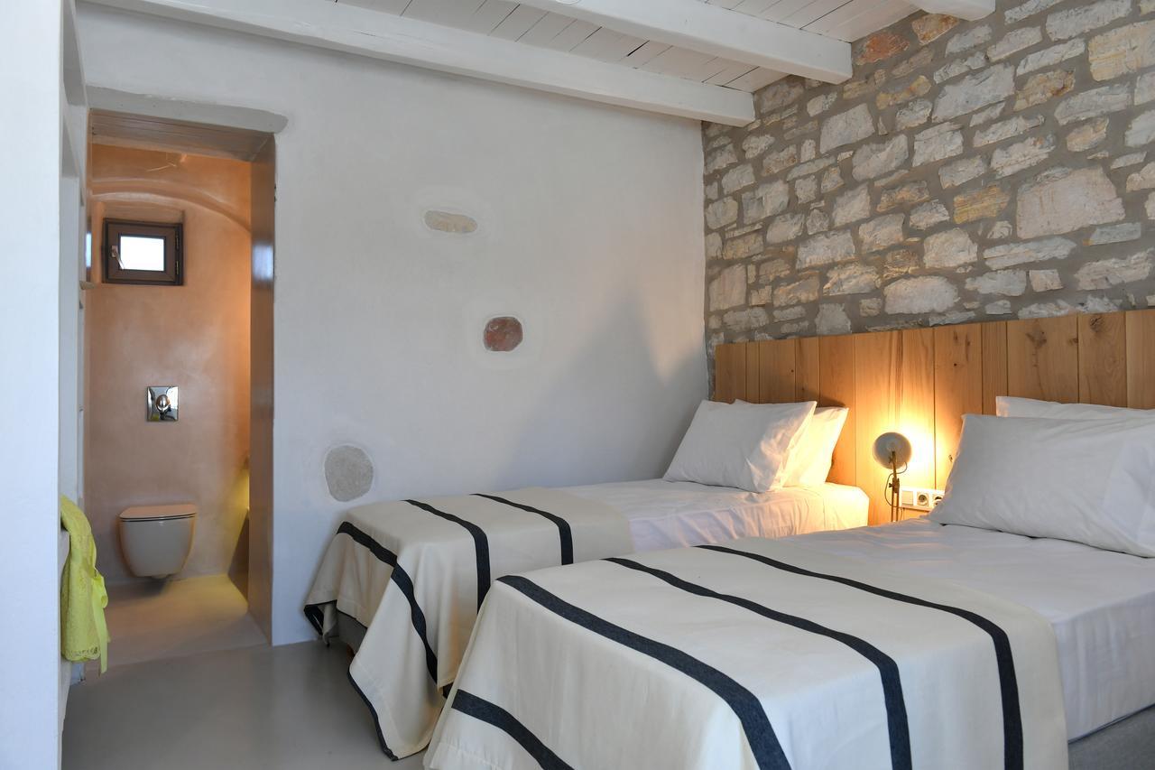 Key 2 * Santa Maria (Paros)