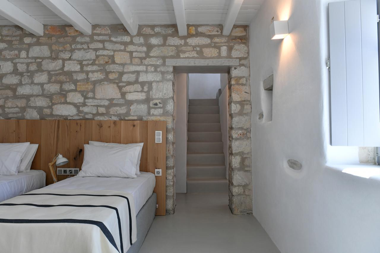 Key 2 * Santa Maria (Paros)