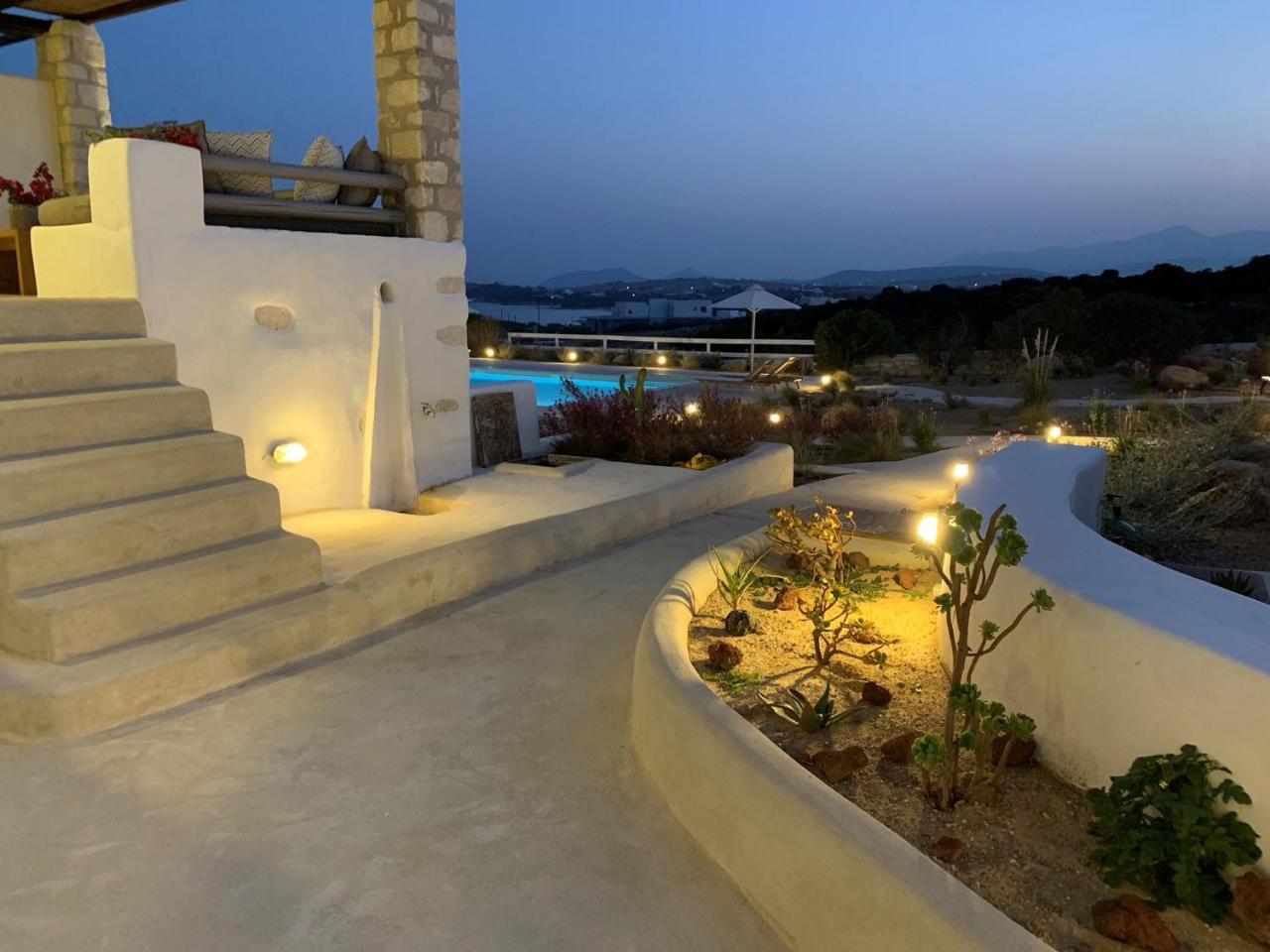 Key 2 * Santa Maria (Paros)